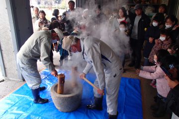 古津八幡山遺跡　弥生米の餅つき